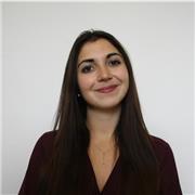 Laureata magistrale in biologia marina impartisce lezioni in biologia e materie scientifiche per studenti di tutte le età